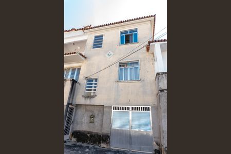 Casa à venda com 210m², 6 quartos e 2 vagas Casa à venda com 210m², 6 quartos e 2 vagasFachada