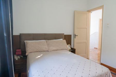 Casa à venda com 210m², 6 quartos e 2 vagas Casa à venda com 210m², 6 quartos e 2 vagasQuarto 2