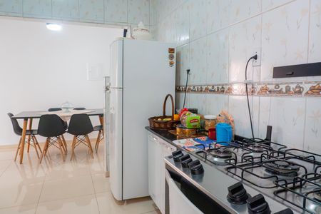 Casa à venda com 210m², 6 quartos e 2 vagas Casa à venda com 210m², 6 quartos e 2 vagasCozinha
