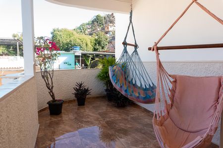 Casa à venda com 210m², 6 quartos e 2 vagas Casa à venda com 210m², 6 quartos e 2 vagasVaranda