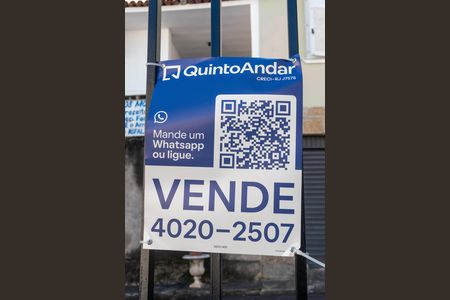 Casa à venda com 210m², 6 quartos e 2 vagas Casa à venda com 210m², 6 quartos e 2 vagasPlaca instalada NEIO-405