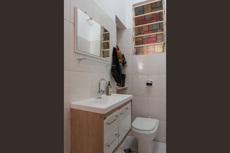 Casa à venda com 210m², 6 quartos e 2 vagas Casa à venda com 210m², 6 quartos e 2 vagasLavabo