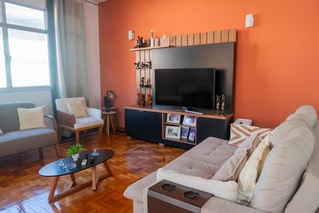 Casa à venda com 210m², 6 quartos e 2 vagas Casa à venda com 210m², 6 quartos e 2 vagasSala