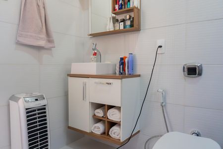 Casa à venda com 210m², 6 quartos e 2 vagas Casa à venda com 210m², 6 quartos e 2 vagasBanheiro social