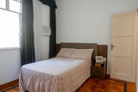 Casa à venda com 210m², 6 quartos e 2 vagas Casa à venda com 210m², 6 quartos e 2 vagasQuarto 2