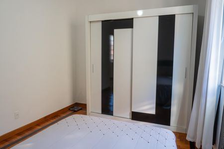 Casa à venda com 210m², 6 quartos e 2 vagas Casa à venda com 210m², 6 quartos e 2 vagasQuarto 2