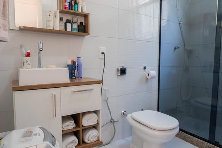 Casa à venda com 210m², 6 quartos e 2 vagas Casa à venda com 210m², 6 quartos e 2 vagasBanheiro social