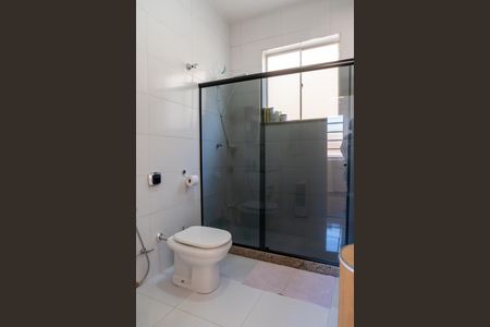 Casa à venda com 210m², 6 quartos e 2 vagas Casa à venda com 210m², 6 quartos e 2 vagasBanheiro social