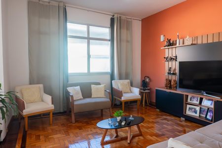 Casa à venda com 210m², 6 quartos e 2 vagas Casa à venda com 210m², 6 quartos e 2 vagasSala