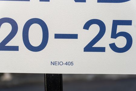 Casa à venda com 210m², 6 quartos e 2 vagas Casa à venda com 210m², 6 quartos e 2 vagasPlaca instalada NEIO-405