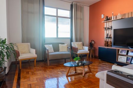 Casa à venda com 210m², 6 quartos e 2 vagas Casa à venda com 210m², 6 quartos e 2 vagasSala