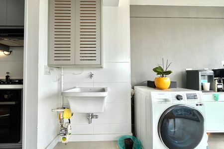 Apartamento para alugar com 68m², 2 quartos e 1 vagaÁrea de Serviço