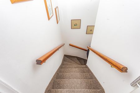 Casa à venda com 150m², 2 quartos e 1 vaga Casa à venda com 150m², 2 quartos e 1 vagaEscada