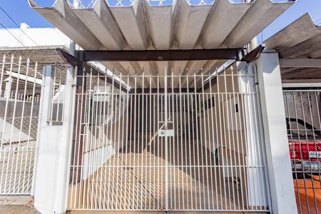 Casa à venda com 150m², 2 quartos e 1 vaga Casa à venda com 150m², 2 quartos e 1 vagaFachada