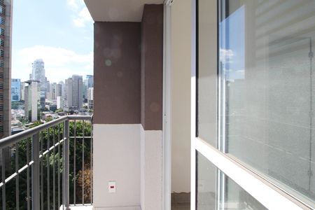 Apartamento à venda com 30m², 1 quarto e sem vaga Apartamento à venda com 30m², 1 quarto e sem vagaVaranda