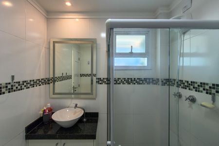 Banheiro da Suíte 1 de apartamento para alugar com 3 quartos, 130m² em Vila Caiçara, Praia Grande