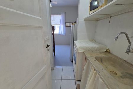 Cozinha de kitnet/studio para alugar com 1 quarto, 24m² em Cidade Ocian, Praia Grande
