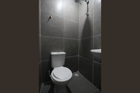 Banheiro de casa para alugar com 1 quarto, 38m² em Cidade Intercap, Taboão da Serra