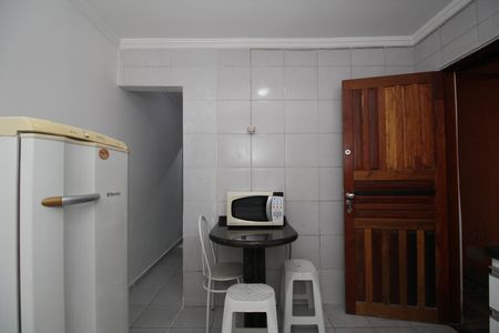 Cozinha de casa para alugar com 1 quarto, 38m² em Cidade Intercap, Taboão da Serra