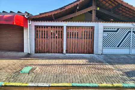 Casa para alugar com 104m², 2 quartos e 2 vagas Casa para alugar com 104m², 2 quartos e 2 vagasFachada