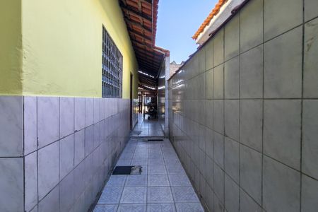 Casa para alugar com 104m², 2 quartos e 2 vagas Casa para alugar com 104m², 2 quartos e 2 vagasCorredor lateral