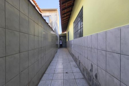Casa para alugar com 104m², 2 quartos e 2 vagas Casa para alugar com 104m², 2 quartos e 2 vagasCorredor lateral