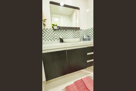 Banheiro social de apartamento à venda com 3 quartos, 85m² em Irajá, Rio de Janeiro