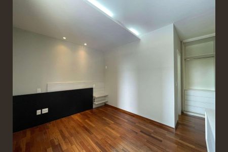 Apartamento à venda com 130m², 4 quartos e 3 vagas