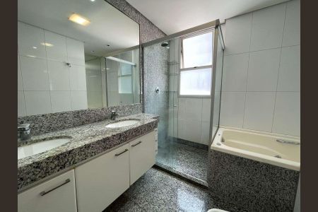 Apartamento à venda com 130m², 4 quartos e 3 vagas