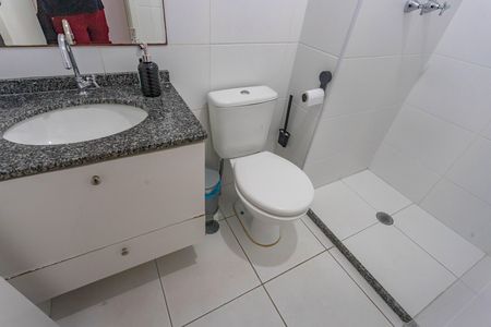 Apartamento para alugar com 55m², 2 quartos e 1 vaga Apartamento para alugar com 55m², 2 quartos e 1 vagaBanheiro social