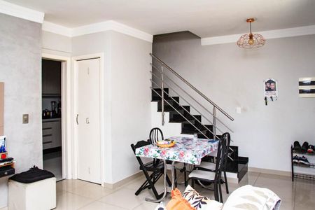 Casa de condomínio à venda com 80m², 3 quartos e 3 vagas