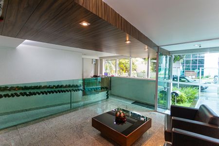 Apartamento para alugar com 227m², 4 quartos e 2 vagas Apartamento para alugar com 227m², 4 quartos e 2 vagasHall de entrada