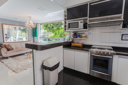 Apartamento para alugar com 227m², 4 quartos e 2 vagas Apartamento para alugar com 227m², 4 quartos e 2 vagasCozinha