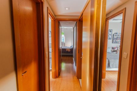 Apartamento para alugar com 227m², 4 quartos e 2 vagas Apartamento para alugar com 227m², 4 quartos e 2 vagasCorredor