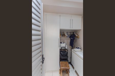 Apartamento para alugar com 227m², 4 quartos e 2 vagas Apartamento para alugar com 227m², 4 quartos e 2 vagasQuarto de Serviço