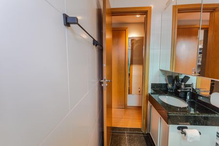 Apartamento para alugar com 227m², 4 quartos e 2 vagas Apartamento para alugar com 227m², 4 quartos e 2 vagasBanheiro Social