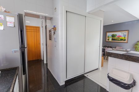 Apartamento para alugar com 227m², 4 quartos e 2 vagas Apartamento para alugar com 227m², 4 quartos e 2 vagasCozinha