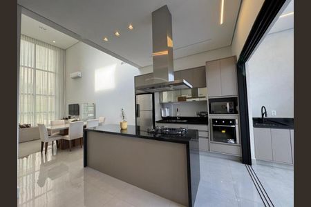 Casa de condomínio à venda com 175m², 3 quartos e 4 vagas