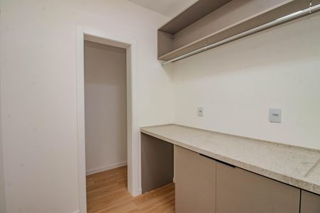 Apartamento à venda com 105m², 3 quartos e 1 vagaÁrea de Serviço