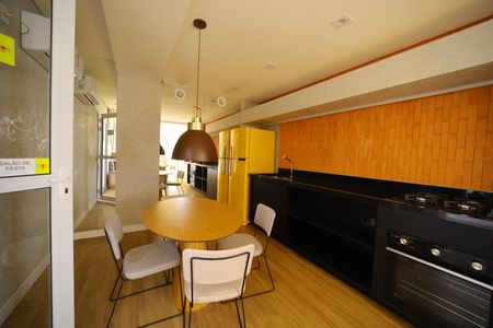 Apartamento para alugar com 53m², 2 quartos e sem vagaÁrea comum - Salão de festas