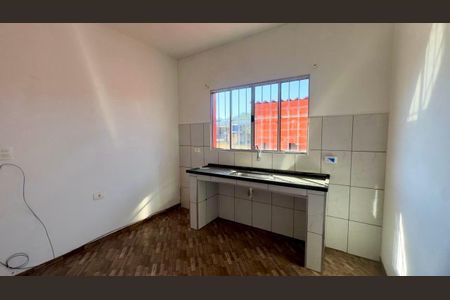 Cozinha de casa para alugar com 2 quartos, 55m² em Cidade Soberana, Guarulhos