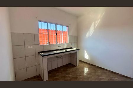 Cozinha de casa para alugar com 2 quartos, 55m² em Cidade Soberana, Guarulhos