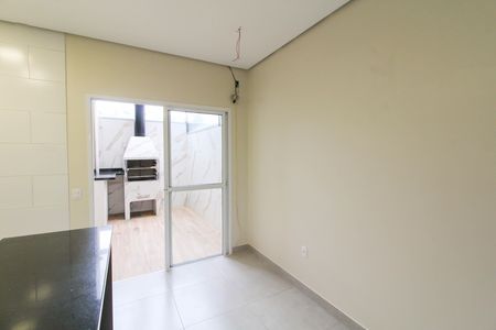 Casa à venda com 107m², 2 quartos e 2 vagasSala