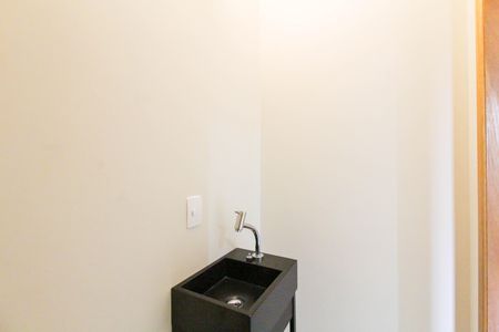 Casa à venda com 107m², 2 quartos e 2 vagasLavabo