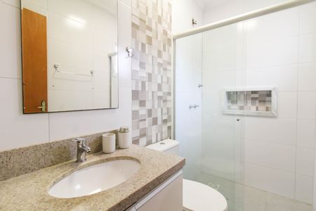 Casa à venda com 107m², 2 quartos e 2 vagasBanheiro da Suíte 2