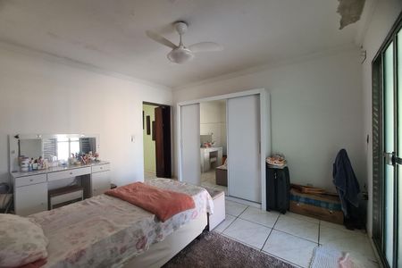 Casa à venda com 176m², 4 quartos e 3 vagasSuíte 1