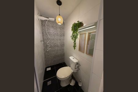 Banheiro  de kitnet/studio à venda com 1 quarto, 20m² em Copacabana, Rio de Janeiro