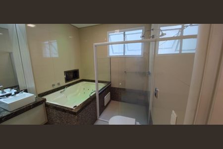 Casa de condomínio para alugar com 300m², 4 quartos e 4 vagas