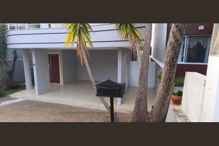 Casa de condomínio para alugar com 300m², 4 quartos e 4 vagas