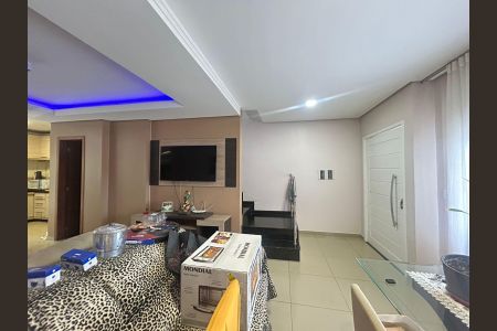 Sala de casa à venda com 3 quartos, 132m² em Igara, Canoas